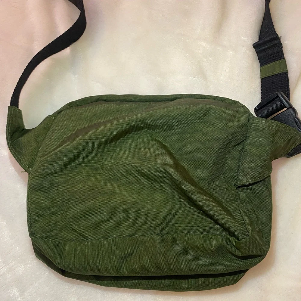 BAGGU BAY LAUREL FANNY PACK - Picture 8 of 10